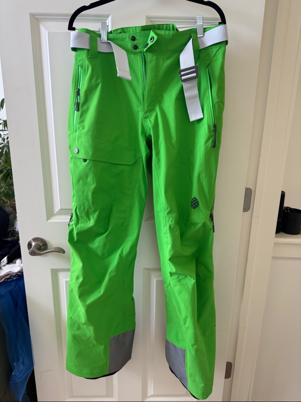 Stio Bright Green Women’s Shell Snow Pants with White Belt